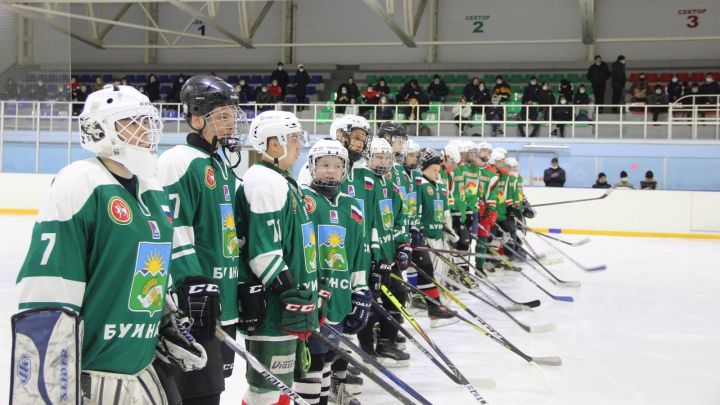 В Буинске состоялся турнир по хоккею памяти Камиля Зыятдинова