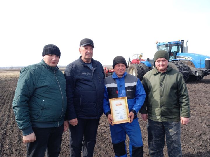 В агрофирме “Авангард” Буинского района наградили передовиков полевых работ по итогам первой пятидневки