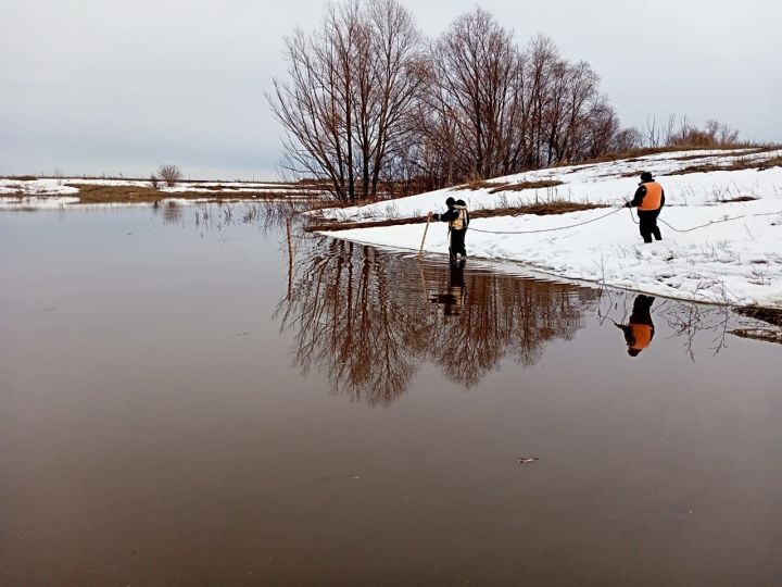 Насколько поднялась вода над мостом возле деревни Черки-Кильдураз Буинского района? (+фото)