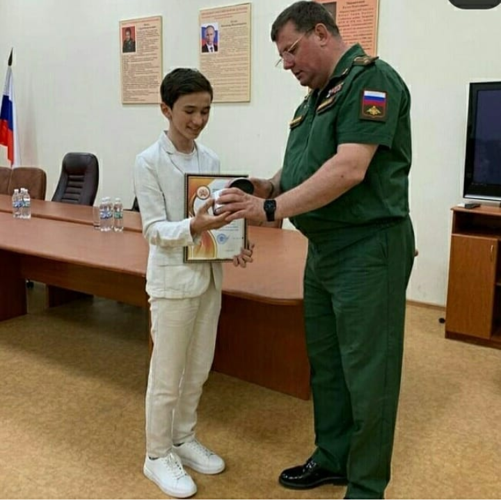 Камиль Валеев из Буинска получил командирские часы от командира