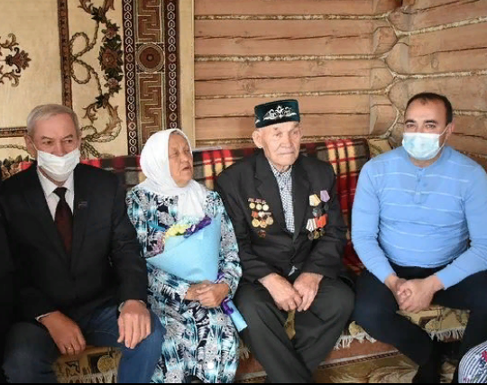 Ранис Камартдинов поздравил с 90-летним юбилеем жителя деревни Адав-Тулумбаево