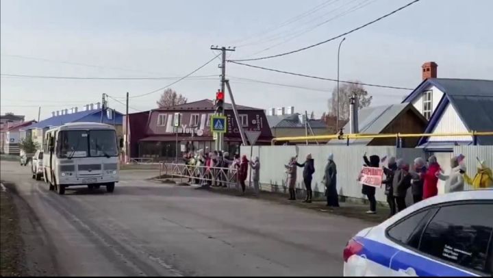 На этой неделе третья отправка.  В Буинске проводили мобилизованных (фото, видео)