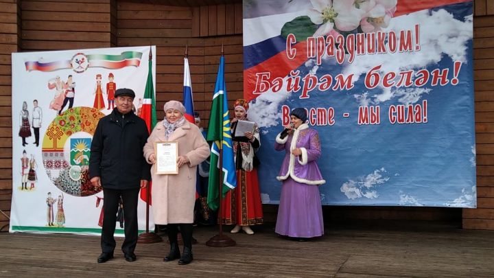 Буинцы в Молодежном парке отметили российский и республиканский праздники