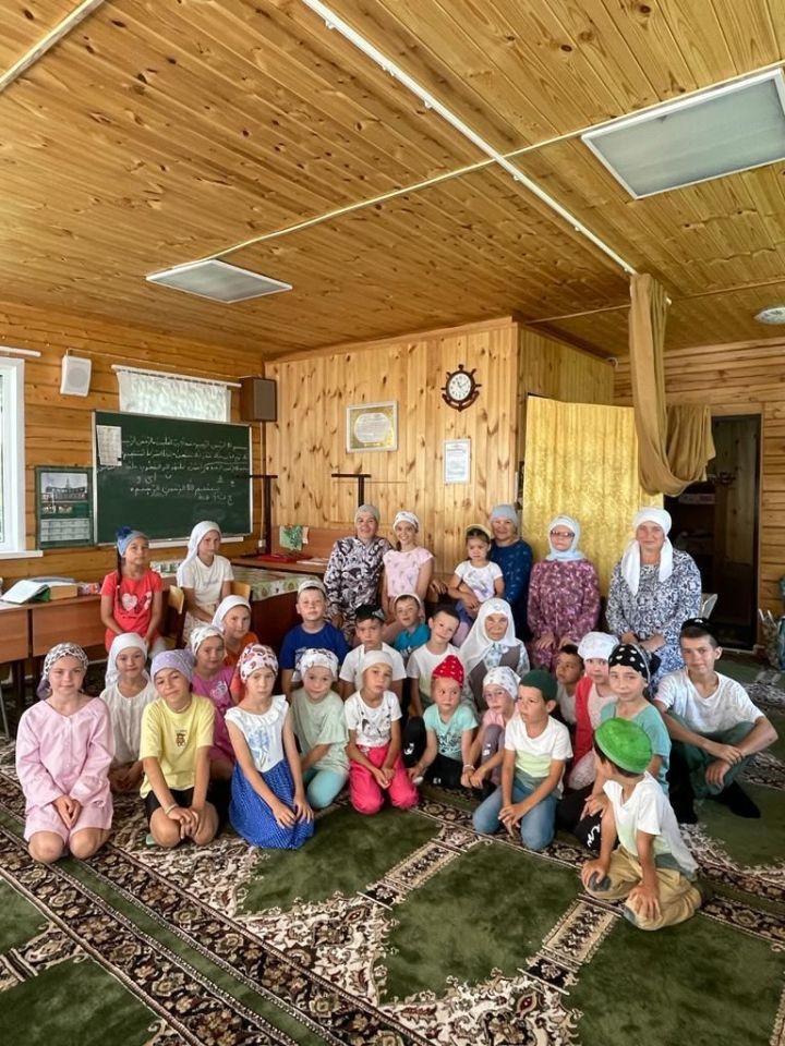 В деревне Новые Чечкабы дети пришли в мечеть на экскурсию (фото, видео)&nbsp;
