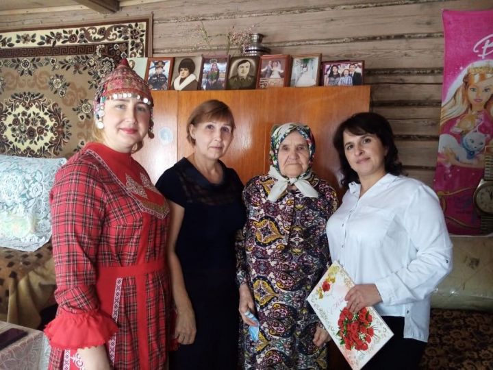 В Буинском районе 90-летний юбилей отметила вдова участника ВОВ Надежда Тимофеева