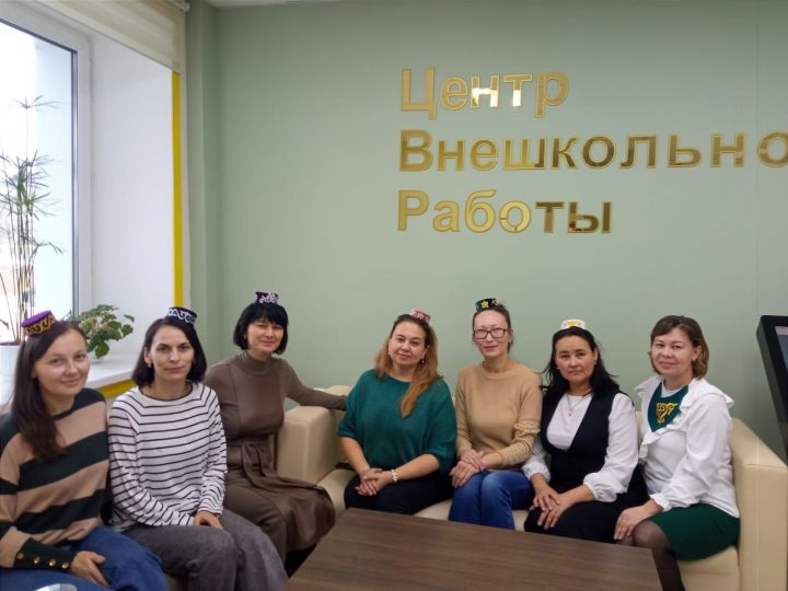 На базе Центра внешкольной работы Буинска состоялся мастер-класс по пошиву женской тюбетеечки