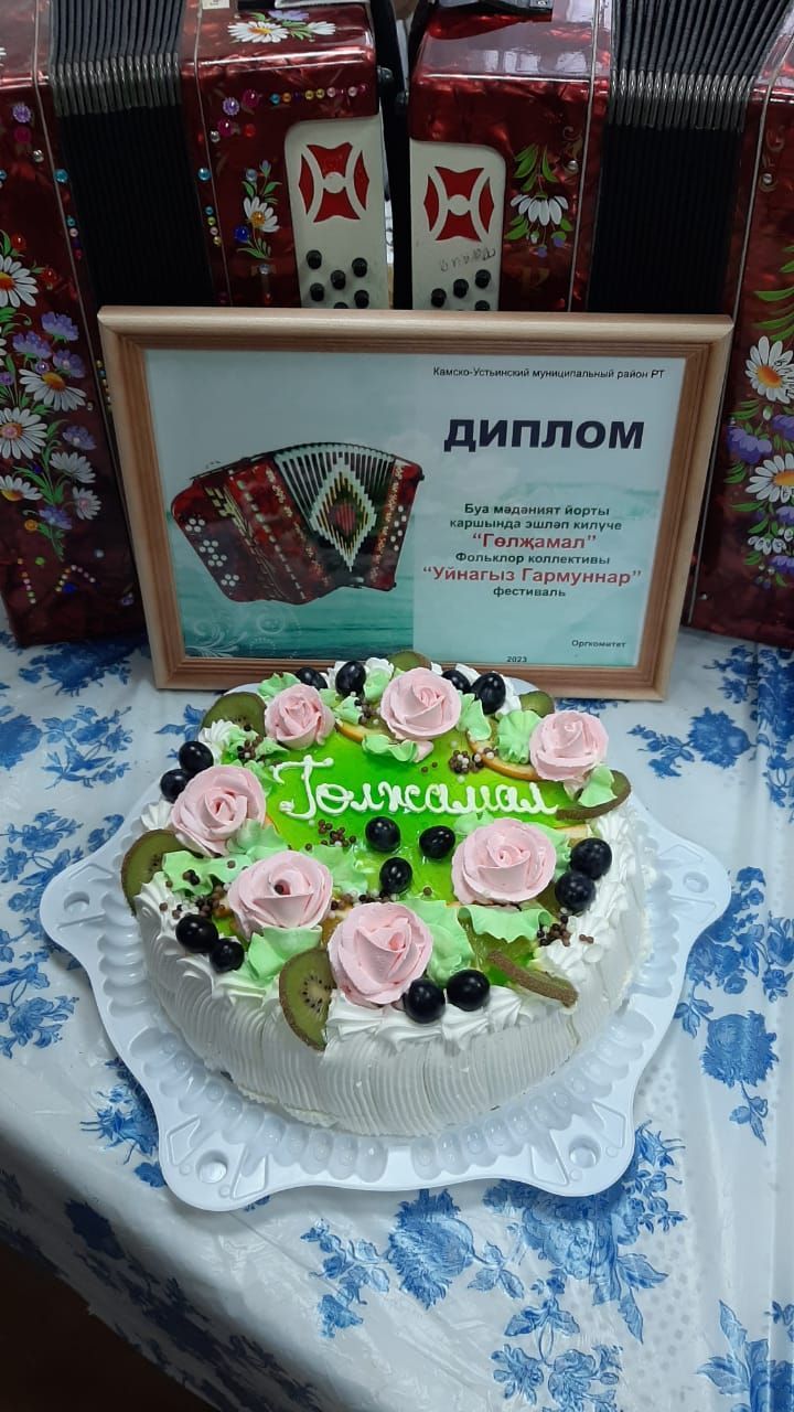 Татарский фольклорный коллектив «Голжамал» на «Уйнагыз, гармуннар!»