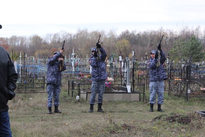 В Буинске простились добровольцем батальона «Алга» сержантом Александром Хлаповым