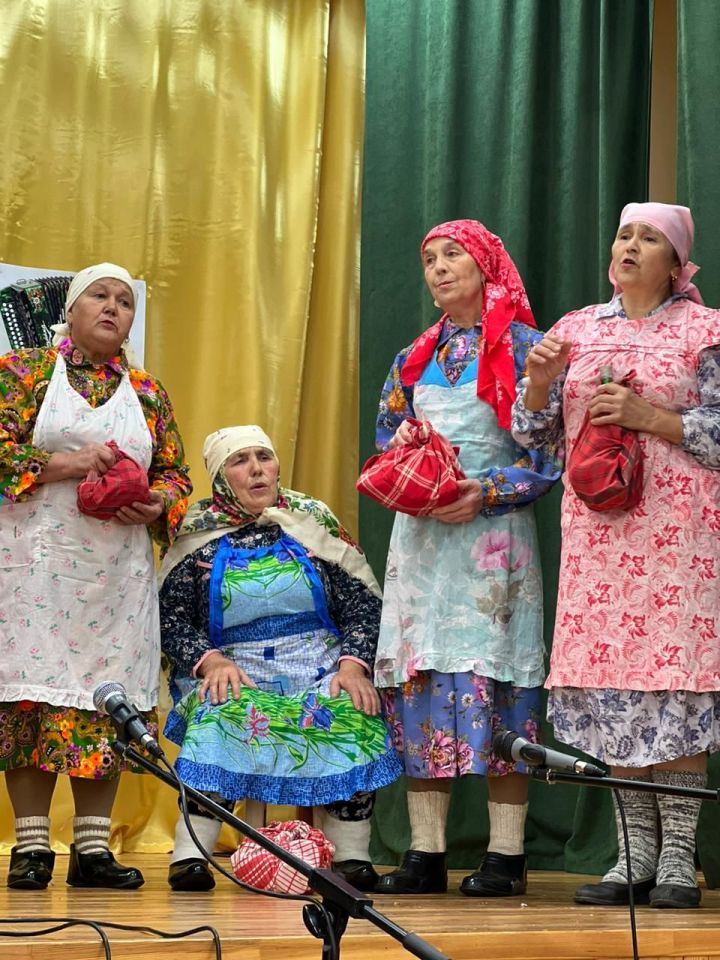 Татарский фольклорный коллектив «Голжамал» на «Уйнагыз, гармуннар!»