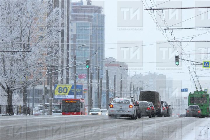 Главный госавтоинспектор Татарстана предупредил водителей об опасностях осеннего и зимнего сезонов