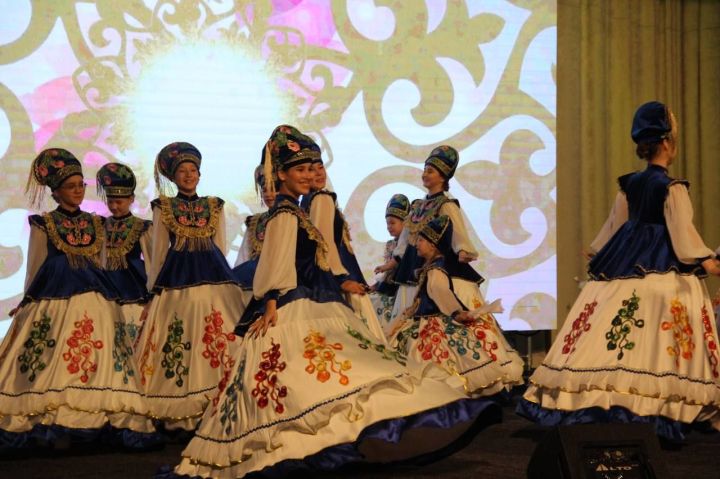 Многонациональный Буинск отметил День народного единства