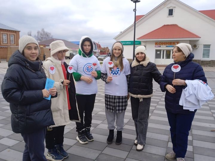 В эти минуты педагоги и учащиеся школы им.Р.Сагдеева проводят акцию «Дарю тепло»