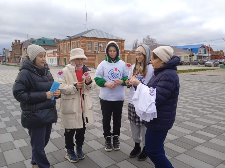 В эти минуты педагоги и учащиеся школы им.Р.Сагдеева проводят акцию «Дарю тепло»
