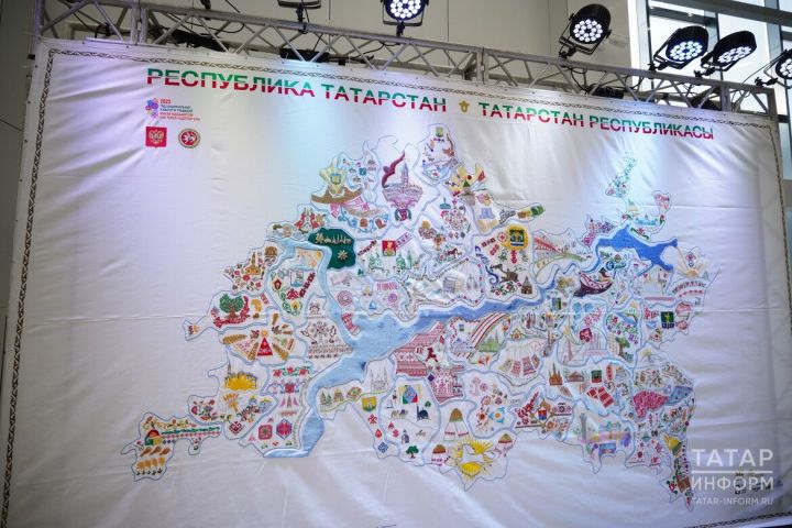 Вышитая карта и поделки мастеров: в Казань Экспо подводят итоги года национальных культур