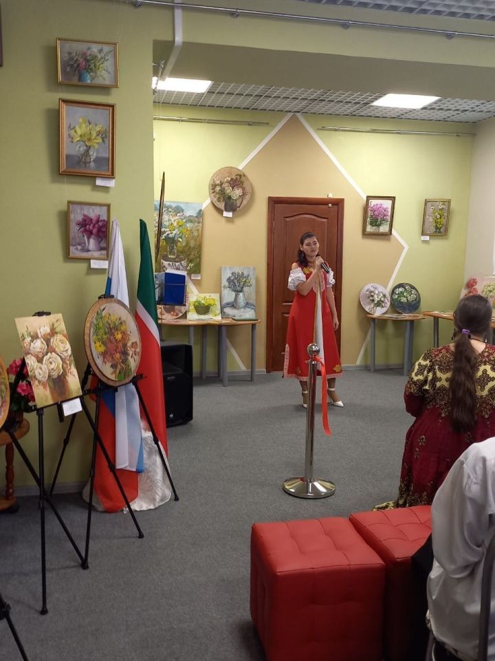 В краеведческом музее города состоялось открытие персональной выставки художественных работ Алсу Юсуповой