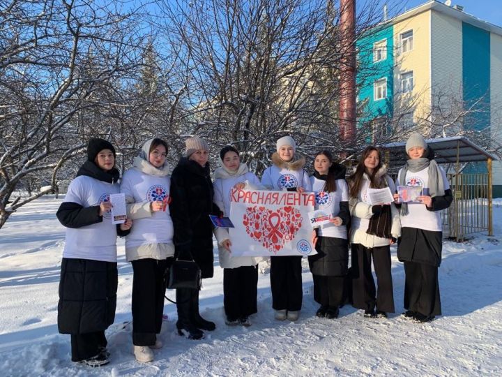 SaMoSтоятельные дети отряда «РОСТОК» лицея №2 Буинска провели традиционную акцию «Красная лента» в знак поддержки ВИЧ-инфицированных людей и борьбы со СПИДом