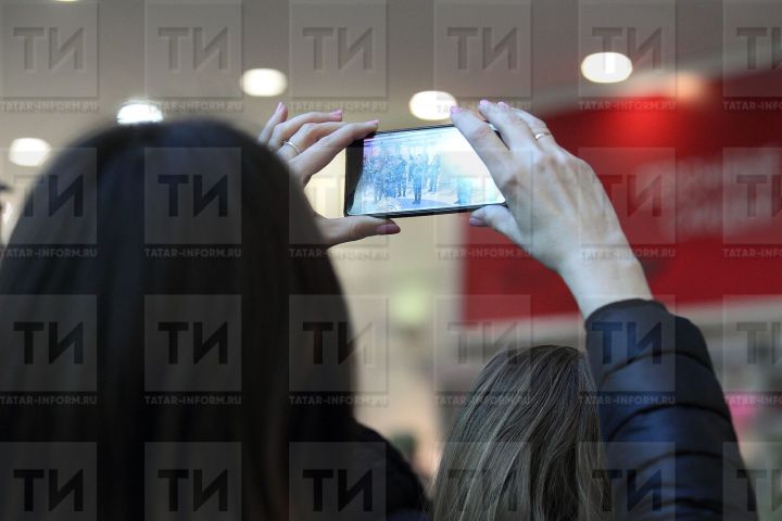 Путин подписал закон об ограничении использования смартфонов на уроках