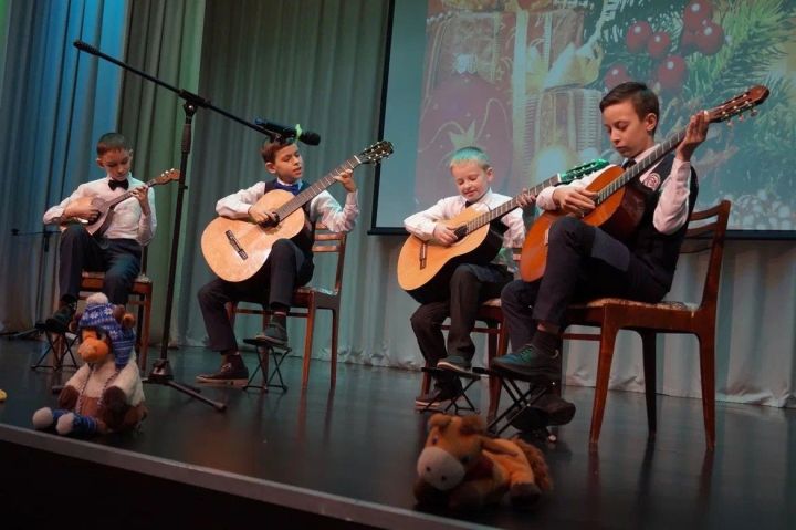 Новогодний Отчётный концерт прошло в Буинской детской школе искусств