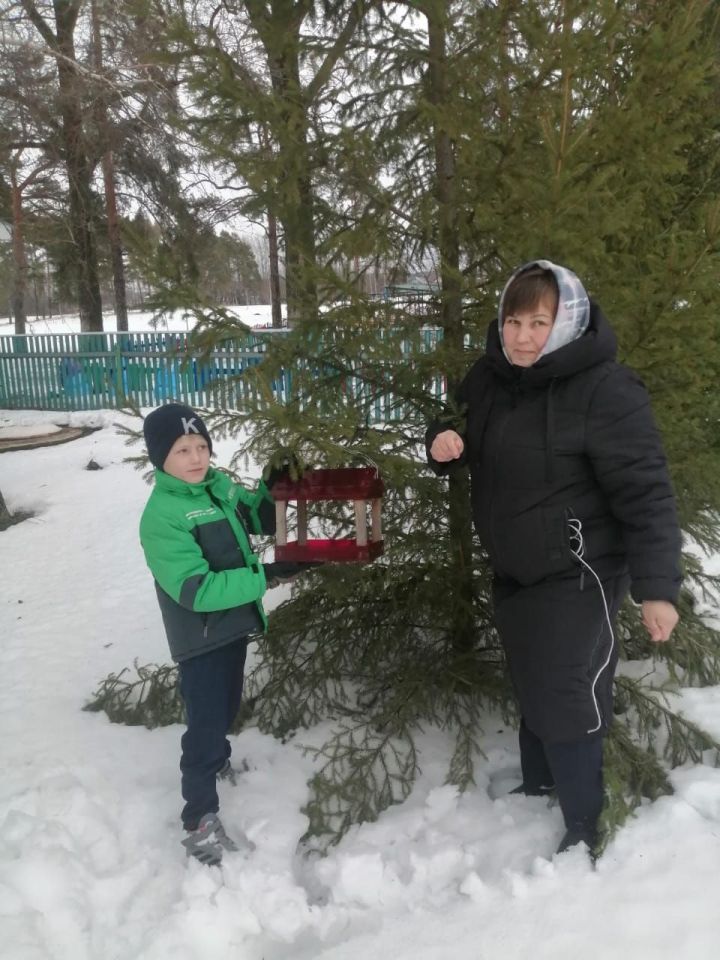 Специалисты Государственного природного заказника «Зея буйлары» были приглашены на экологическое мероприятие по установке кормушек в МБОУ»Протоповская СОШ»