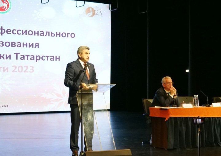Совещание по итогам работы техникумов и колледжей республики в 2023 году с участием министра образования РТ прошло в Буинске