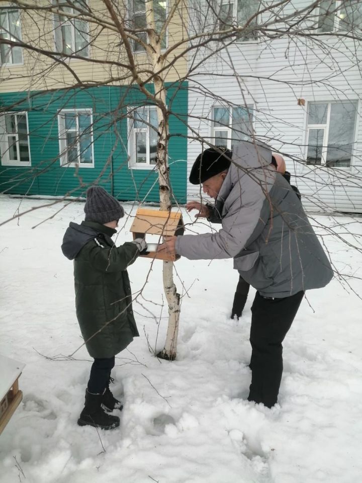 Специалисты Государственного природного заказника «Зея буйлары» были приглашены на экологическое мероприятие по установке кормушек в МБОУ»Протоповская СОШ»