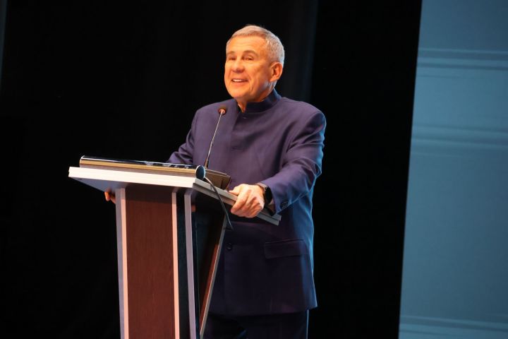 Минниханов: В РТ делается всё, чтобы культурная жизнь районов не отличалась от городской