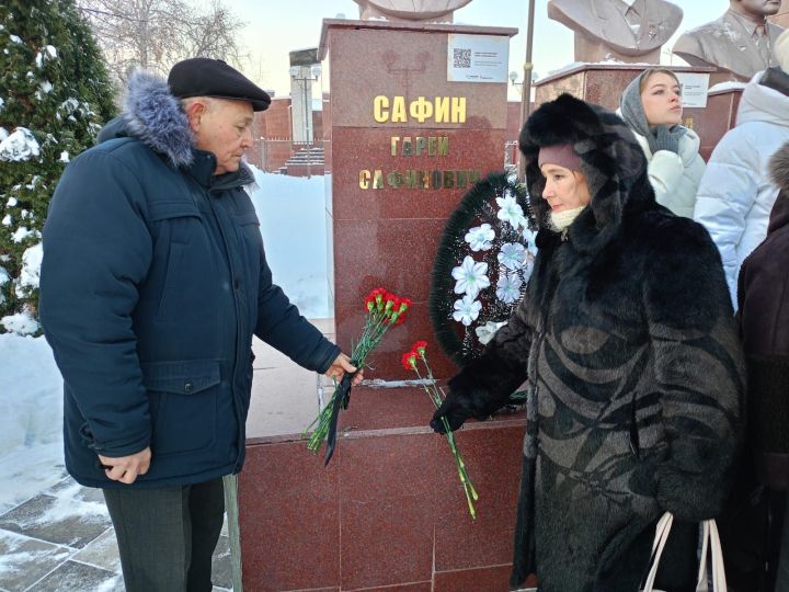 В Буинске сегодня почтили память земляков-героев (фото)