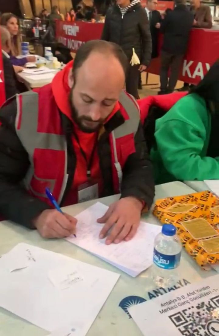 Девушка из Буинска в Турции оказывает помощь пострадавшим от землетресения (фото, видео)