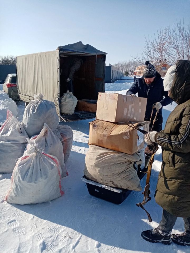 На склад села Большое Фролово Буинского района привезли  гуманитарную помощь из Казани