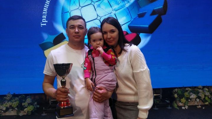 В Буинске квнщикам-победителям генеральный директор подарил по 50 тысяч рублей (+фото)