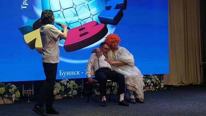 В Буинске квнщикам-победителям генеральный директор подарил по 50 тысяч рублей (+фото)