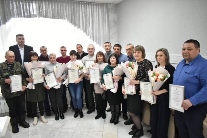 В Буинске поздравлили работников коммунального хозяйства и поблагодарили за их труд (фото)