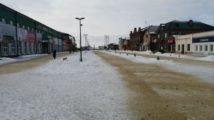 В Буинске коммунальщики борются с гололедом фото, видео