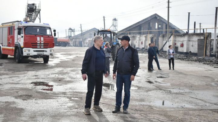 Глава Буинского района поблагодарил пожарных и предприятия за помощь в тушении пожара на элеваторе
