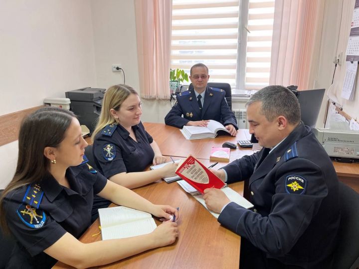 Сегодня следователи Буинского района отмечают 60-летие образования органов следствия в системе МВД России (фото)