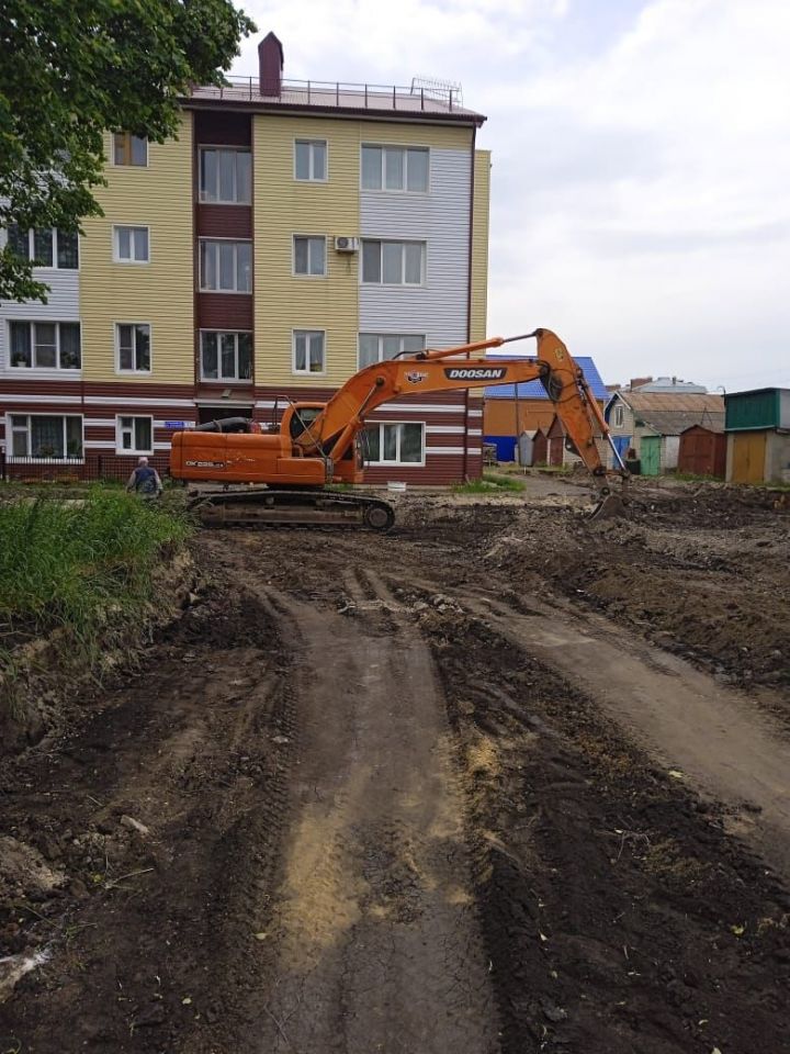 Приступили к ремонту двора дома номер 7 по улице К. Зиятдинова в городе  Буинске (+фото)