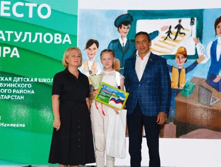 В Казани наградили победителей конкурса «Дети рисуют страну». Среди них  и  девочка из Буинска