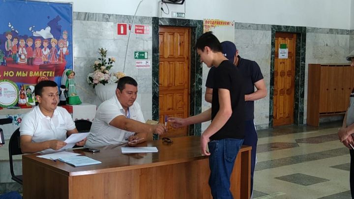 Живущие в Буинском районе  граждане Узбекистана   приняли участие в  Президентских выборах (фоторепортаж)