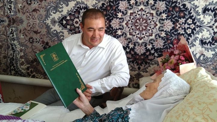 Сегодня в Буинске поздравили 100-летнюю Наилю Еремееву (фото, видео)