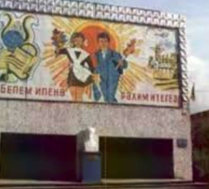 Ученики и педагоги из Буинска в 1973 году на свои средства возвели памятник герою