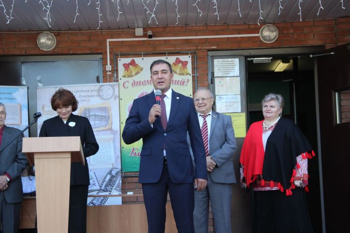 В школах Буинска прозвенел первый звонок