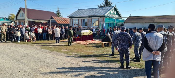 В Буинске простились с погибшим в зоне специальной операции Ильхамом Ибрагимовым