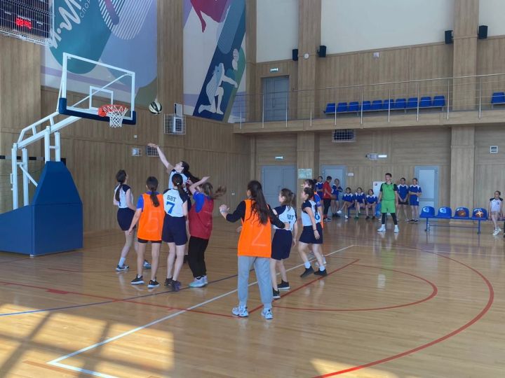 В Буинске состоялись зональные соревнования по баскетболу среди команд ССУЗ РТ(фото)