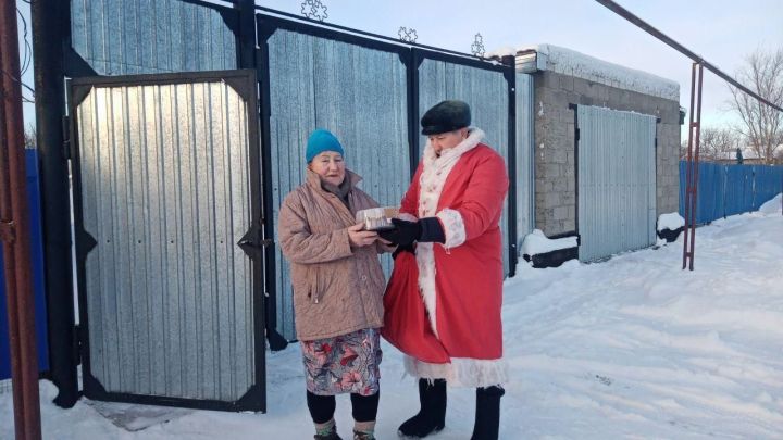 Сотрудники ОСП 46 Старые Тинчали продолжают дарить новогоднее настроение