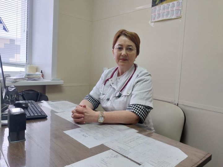 Врач-педиатр из Буинска Лилия Даутова мечтает, чтобы все дети были здоровы. Профессию врача она выбрала по примеру старшего брата (фото)