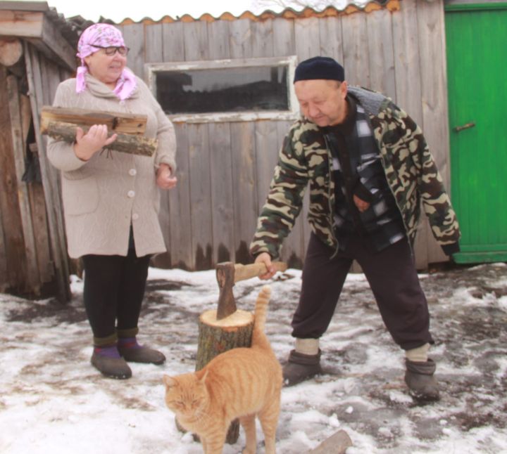 На двоих -  две руки. Рамзию и Рафика Салахутдиновых из Верхних Лащей встретила сама судьба