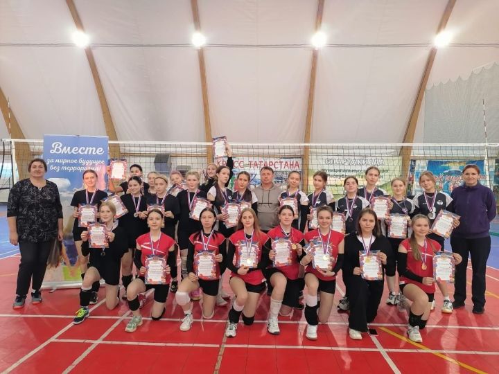 Волейболисты Буинска заняли 1 место в турнире по волейболу
