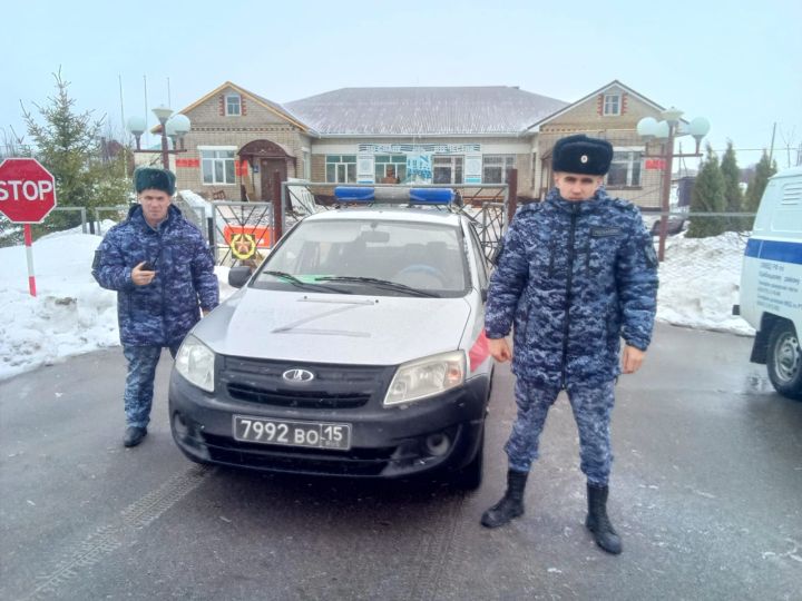 Сегодня военнослужащие, сотрудники и гражданские служащие войск Росгвардии отмечают профессиональный праздник.