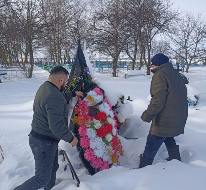 Командир воинской части посетил семью погибшего в зоне СВО воина