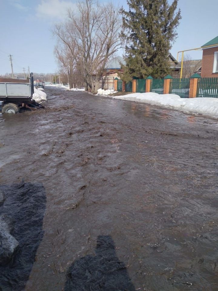 Воду от села Исаково Буинского района отвели по имеющимся каналам